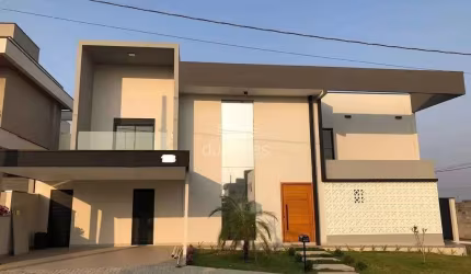 Uma Linda Casa Moderna, em Condomínio Fechado.
