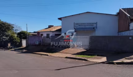 IMÓVEL RESIDENCIAL COM TERRENO INTEIRO - POSSUI SALÃO DE IGREJA NO LOTE