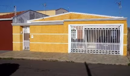 Casa em Jardim São João Batista - São Carlos, SP