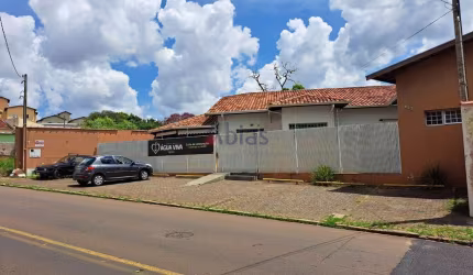 Salão em frente ao  Parque Sabara  - Terreno com 1.225 m2  - Área construída de 285 m2