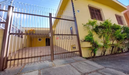 Excelente ponto para clínica, consultório. Casa de Esquina