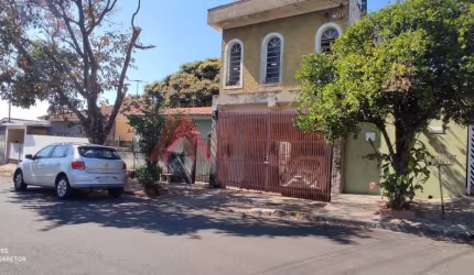 Terreno com 3 Edificações em Jardim Centenário - São Carlos