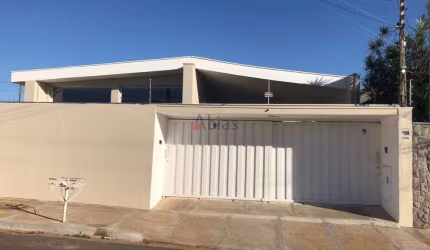 Casa em Jardim Macarengo - São Carlos, SP