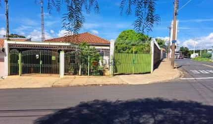 Casa de esquina - Jardim Bandeirantes - Prox. Passeio São Carlos