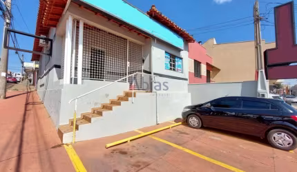 Casa Comercial em Jardim São Carlos - São Carlos, SP