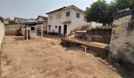 Compre  Casa em Vila Costa do Sol  -  São Carlos