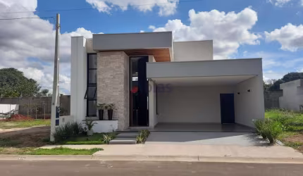 Casa à Venda em Santa Maria do Leme - 3 Dormitórios, R$1.160.000