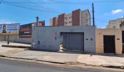 Casa Comercial em Centro  -  São Carlos