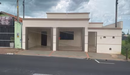 Casa à Venda em Jardim Bandeirantes - 3 Dorms, 1 Suíte, R$550k