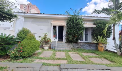 Casa Comercial em Centro  -  São Carlos