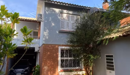 Casa com 4 quartos à venda na Rua Guaraum, 112, Vila Assunção, Porto Alegre por R$ 1.065.000