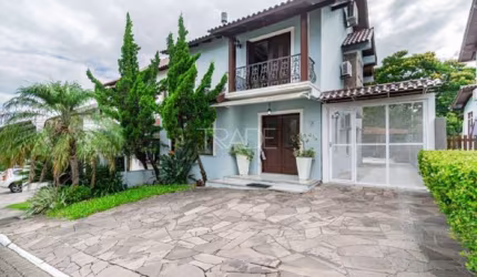 Casa em condomínio fechado com 3 quartos à venda na Avenida Edgar Pires de Castro, 540, Hípica, Porto Alegre por R$ 895.000