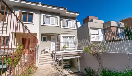 Casa com 3 quartos à venda na Rua Conselheiro Xavier da Costa, 2455, Jardim Isabel, Porto Alegre por R$ 890.000