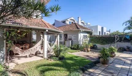 Casa com 4 quartos à venda na Rua Vicente Failace, 410, Tristeza, Porto Alegre por R$ 1.590.000