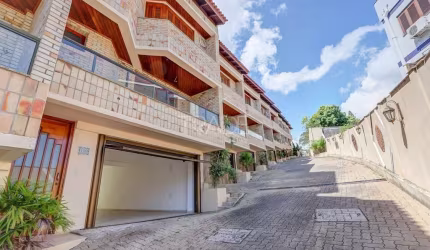Casa em condomínio fechado com 3 quartos à venda na Rua Conselheiro Xavier da Costa, 2373, Jardim Isabel, Porto Alegre por R$ 950.000