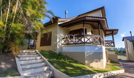 Casa em condomínio fechado com 3 quartos à venda na Avenida Vicente Monteggia, 1669, Cavalhada, Porto Alegre por R$ 650.000