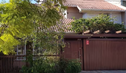 Casa de 240 m², com 03 dormitórios (sendo um deles uma suíte master), para venda
