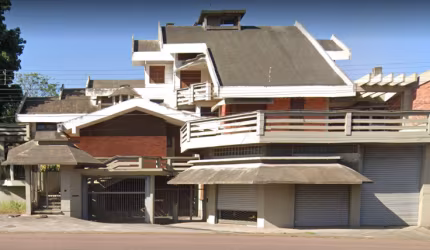 Casa de 1.100 m², com 06 dormitórios (sendo três deles suítes), para venda