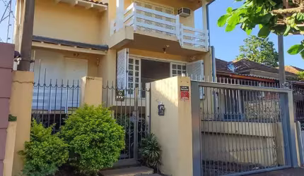 Casa de 270 m², com 03 dormitórios (sendo um deles uma suíte), para venda