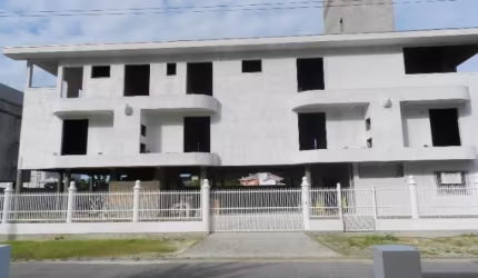 Prédio de 771 m², próximo ao mar, à venda