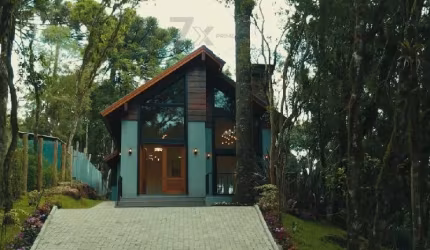 Casa em condomínio fechado, de 298 m² e com 03 dormitórios (sendo todos suítes), para venda