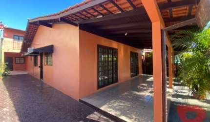 EXCELENTE IMÓVEL RESIDENCIAL AO LADO DA PRINCIPAL AVENIDA COMERCIAL DA CIDADE