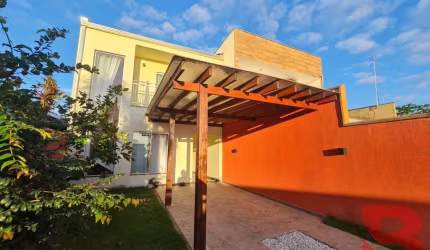 SOBRADO A APENAS 200 METROS DA PRAIA! 4 QUARTOS - PISCINA