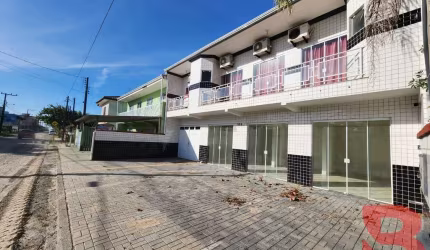 SALA COMERCIAL E 03 APARTAMENTOS A APENAS 100,00m DO MAR e 2km do centro comercial em Itapema do Norte