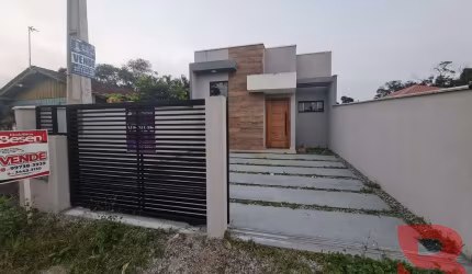 Unidade moderna com 89,99, sala com pé direito alto, 03 quartos e ampla area externa, 02 vagas de garagem..
