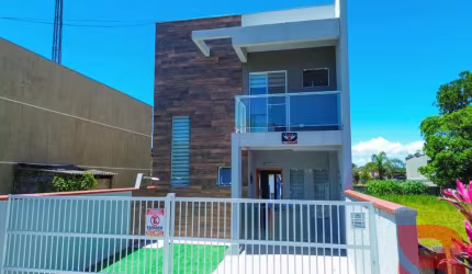 SOBRADO QUADRA DO MAR, TOTALMENTE EQUIPADO, 01 SUÍTE E 02 DEMI-SUÍTES - E COM ÓTIMA LOCALIZAÇÃO