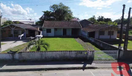IMÓVEL MOBILIADO,  MEDINDO 116,90 M² DE FRENTE PARA O ASFALTO, LAVANDERIA INDIVIDUAL, NO BALNEÁRIO SAÍ MIRIM, BAIRRO BARRA DO SAÍ,  ITAPOÁ/SC