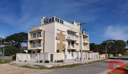 APARTAMENTO COM 02 QUARTOS (01 SUÍTE) NO BALNEÁRIO RAINHA DO MAR - APENAS 230 METROS DA PRAIA