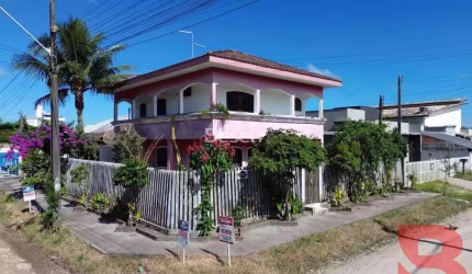 SOBRADO A APENAS 300 METROS DA PRAIA!
