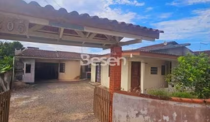 Imperdível oportunidade: Casa à venda em Itapoá-SC, bairro Barra do Saí, 4 quartos, 2 salas, 3 banheiros, 4 vagas de garagem.