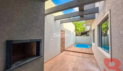 OPORTUNIDADE DE CASA COM EXCELENTE PADRÃO DE ACABAMENTOS PROXIMO AO MAR, REGIÃO EM DESENVOLVIMENTO