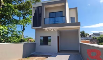 SOBRADO COM PISCINA PROXIMO AO MAR, COM VALOR PROMOCIONAL!