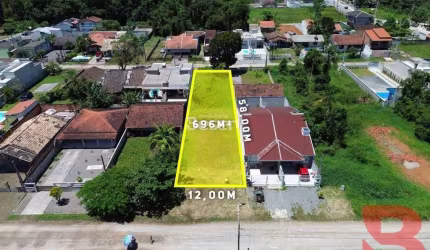 TERRENO 300 METROS DO MAR JÁ LIMPO E ATERRADO COM 696,00 M²
