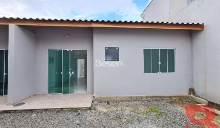 CASA COM EXCELENTE LOCALIZAÇÃO POR R$ 249.000,00 (02 DORMITORIOS, BANHEIRO SOCIAL, SALA E COZINHA, VAGA DE GARAGEM)
