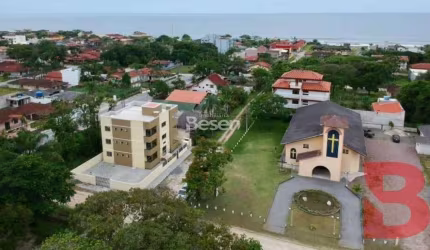 APARTAMENTO TÉRREO COM MÓVEIS PLANEJADOS, ÓTIMO PADRÃO DE ACABAMENTO, 350 MTEROS DO MAR, MUITO BEM LOCALIZADO NA PRAIA DE ITAPOÁ SC