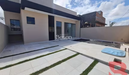 CASA COM 03 QUARTOS (01 SUÍTE), PISCINA COM BOA LOCALIZAÇÃO.