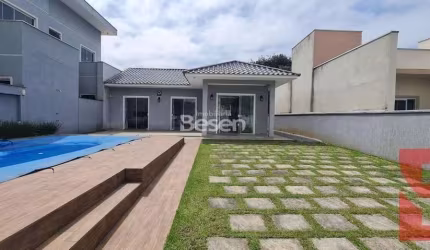 CASA EM ALVENARIA COM PISCINA EM UM ESPAÇOSO TERRENO APENAS 280 METROS DO MAR