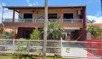 Excelente sobrado  com área total 207,00 m² - Balneário Brasília- Face Leste- 04 Dormitórios (sendo 01 suíte)
