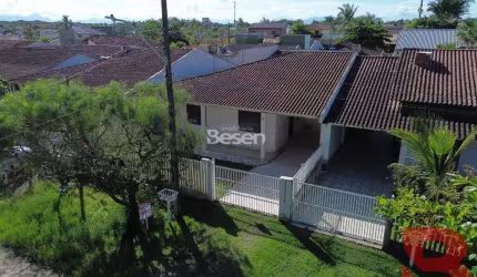 CASA MISTA (ALVENARIA E MADEIRA) + EDICULA COM ÁREA APROXIMADA DE 218,00M2- APENAS 400MTRS DA PRAIA- BARRA DO SAI