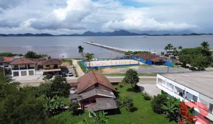 CASA VILA DA GLORIA MEDINDO ÁREA TOTAL DE TERRENO DE 1.019M2 E DE 180,00M2 DE ÁREA CONSTRUIDA