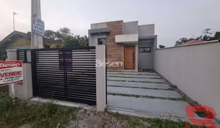 Unidade moderna com 89,99, sala com pé direito alto, 03 quartos e ampla area externa, 02 vagas de garagem..