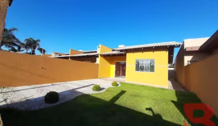 CASA NA PRAIA DE ITAPOÁ, COM  ÁREA DE CHURRASQUEIRA, APROXIMADAMENTE 800 METROS DO MAR.