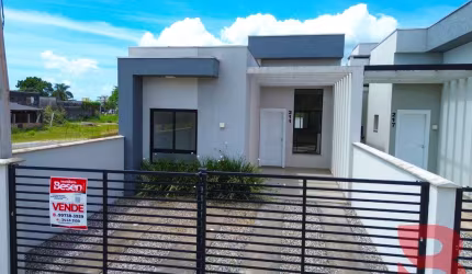 CASA NOVA COM 03 QUARTOS, 01 SUÍTE, COM EXCELENTE PADRÃO DE ACABAMENTO, APENAS 200 METROS DO MAR.