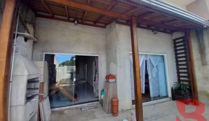 CASA LOCALIZADA NO BAL.ITAPOA, MEDINDO 100,00M²