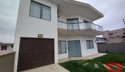 OTIMO SOBRADO COM PISCINA NO CENTRO DE ITAPOÁ
