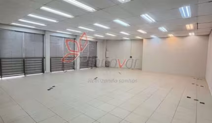 Prédio de esquina na Avenida Duque de Caxias, Bauru-SP